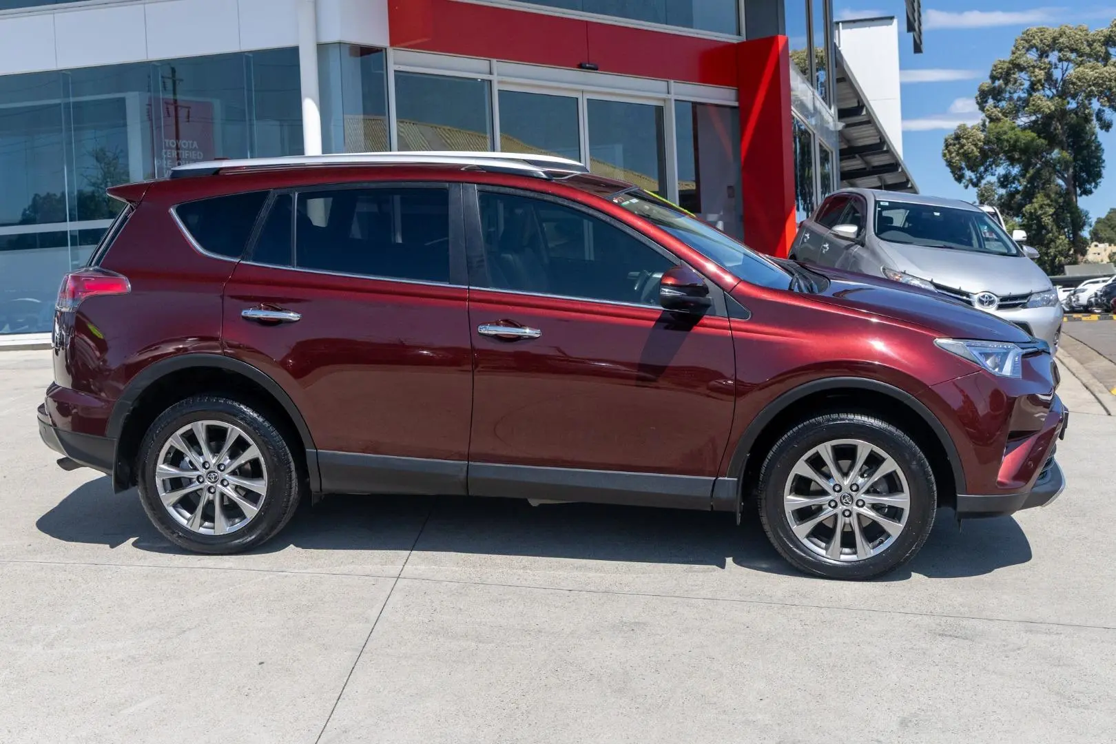 2016 Toyota RAV4 Gallery Image 3
