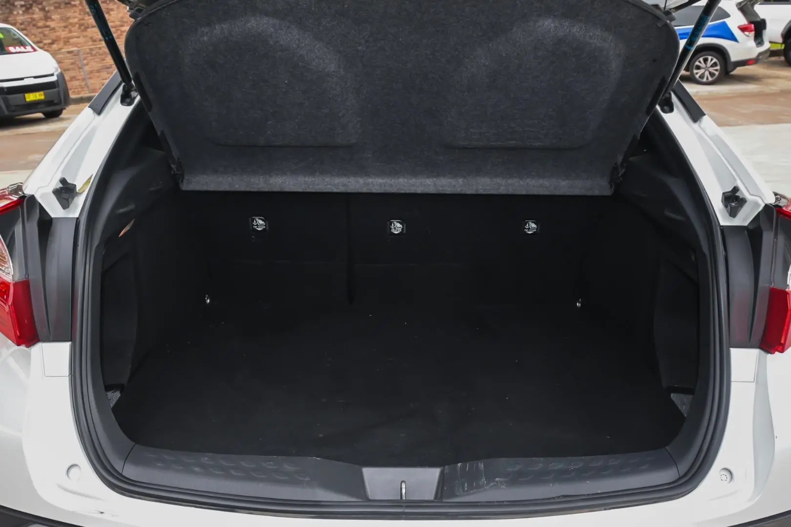 2023 Toyota C-HR Gallery Image 23