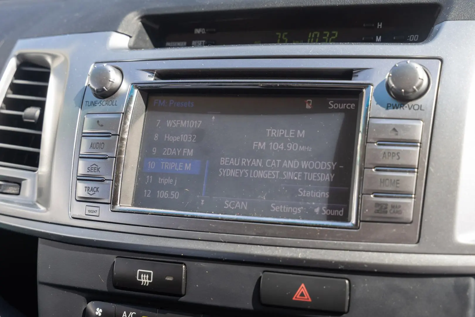 2014 Toyota Hilux Gallery Image 11