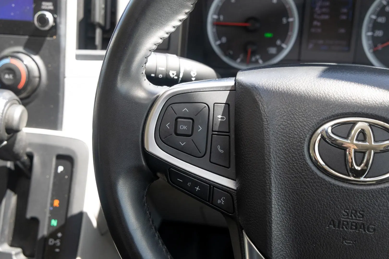 2020 Toyota Hiace Gallery Image 11