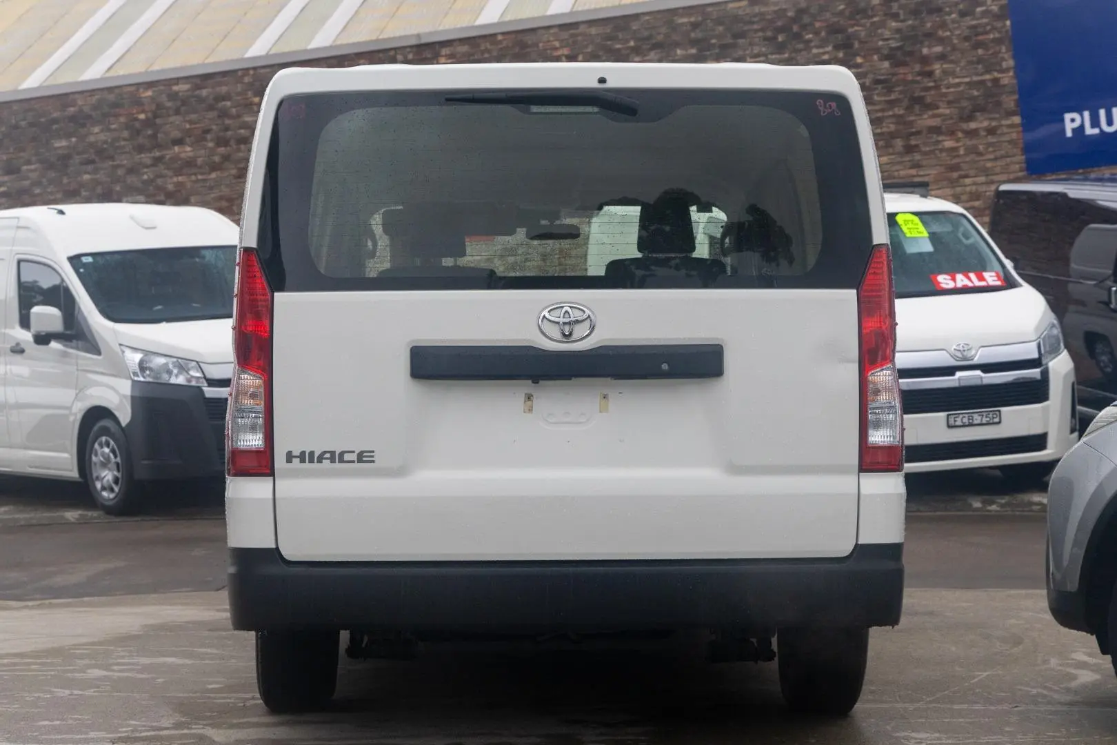 2021 Toyota Hiace Gallery Image 5