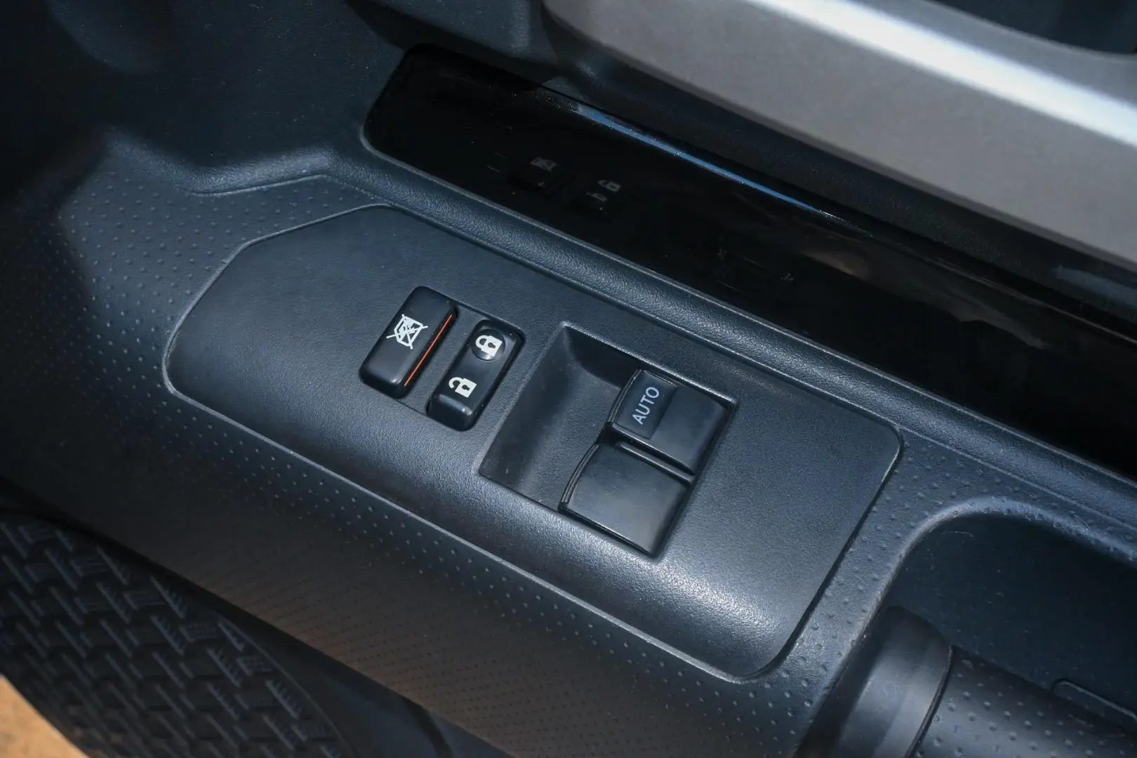 2013 Toyota FJ Cruiser Gallery Image 10