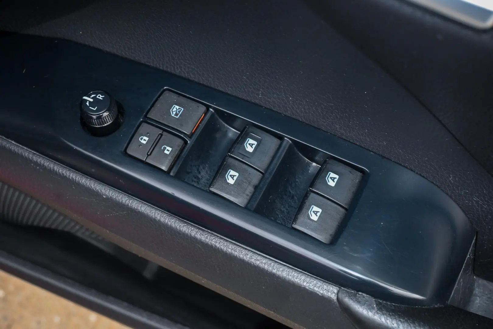 2019 Toyota Camry Gallery Image 10