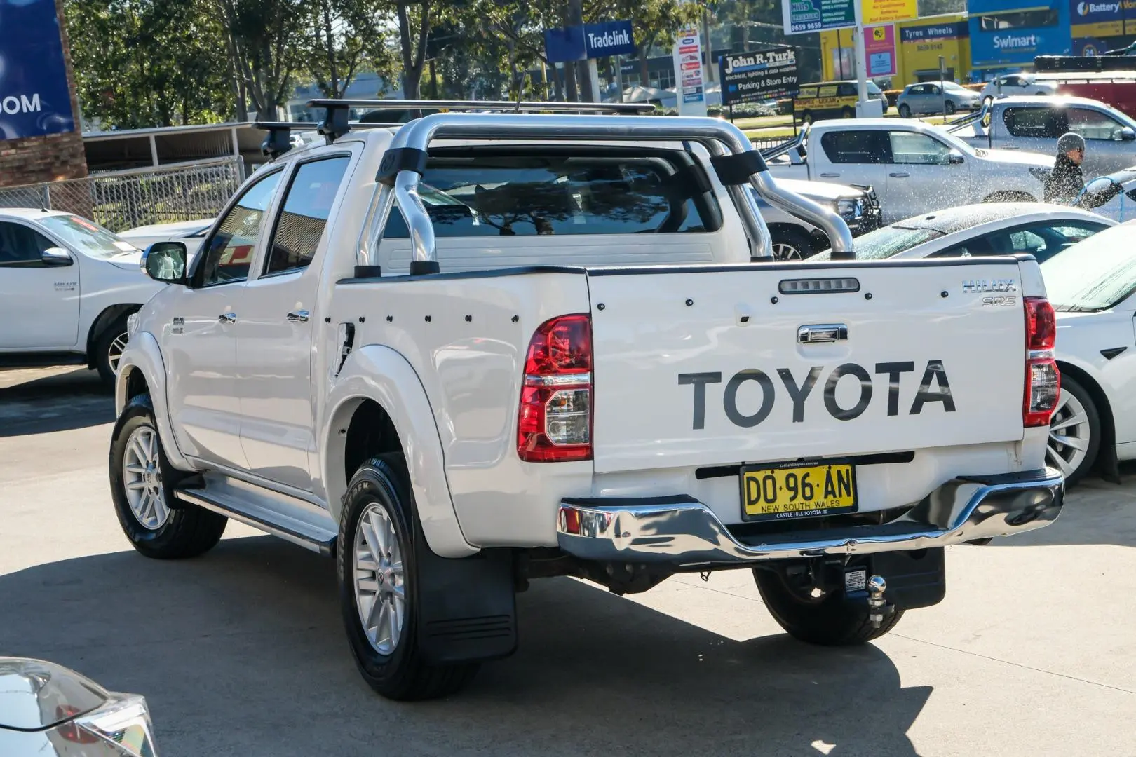 2015 Toyota Hilux Gallery Image 2