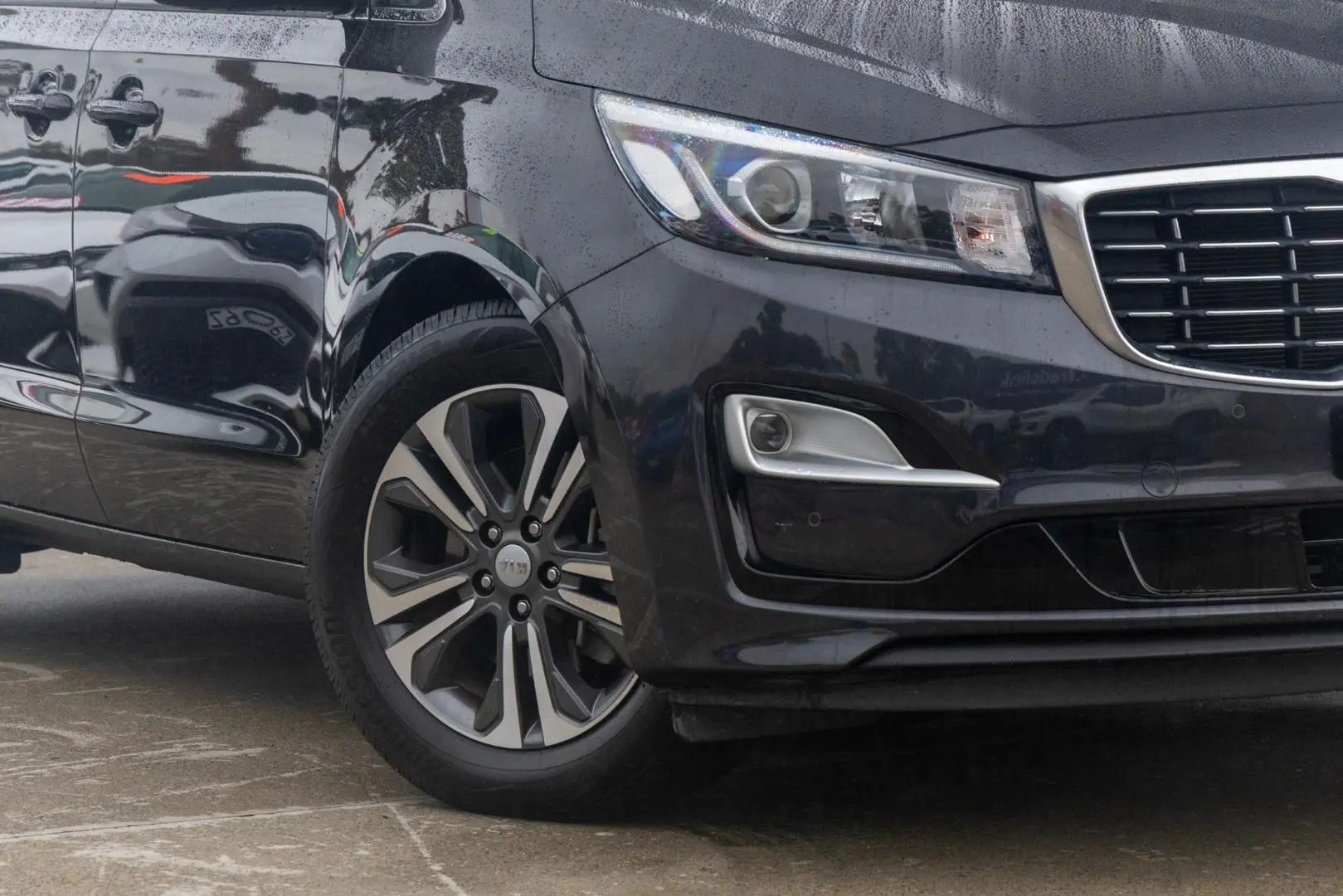 2020 Kia Carnival Gallery Image 6