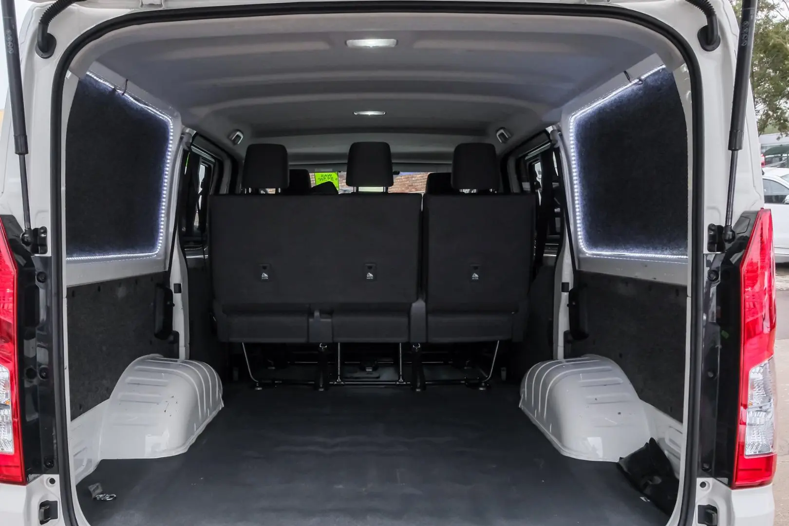 2023 Toyota Hiace Gallery Image 18