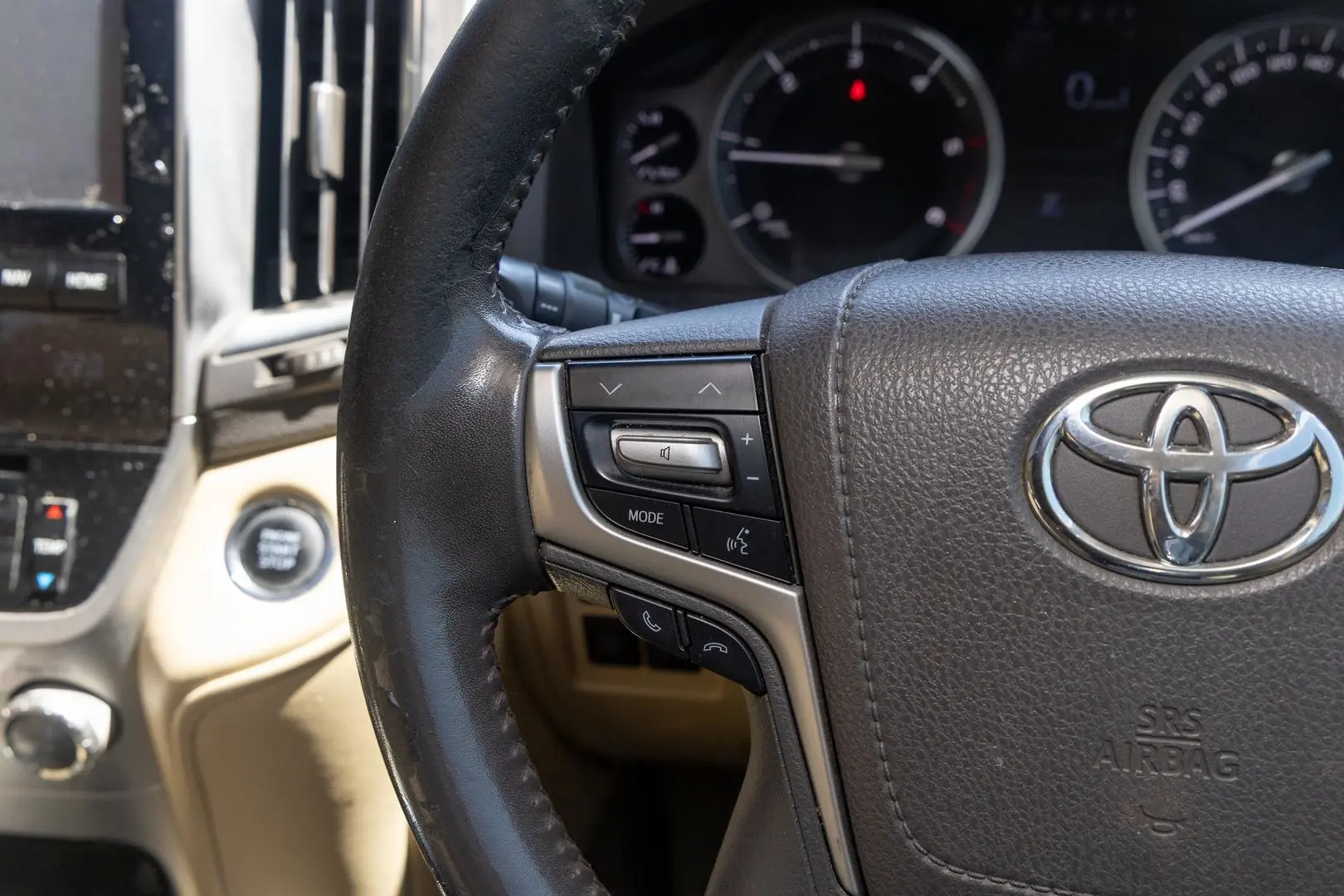 2016 Toyota Landcruiser Gallery Image 11