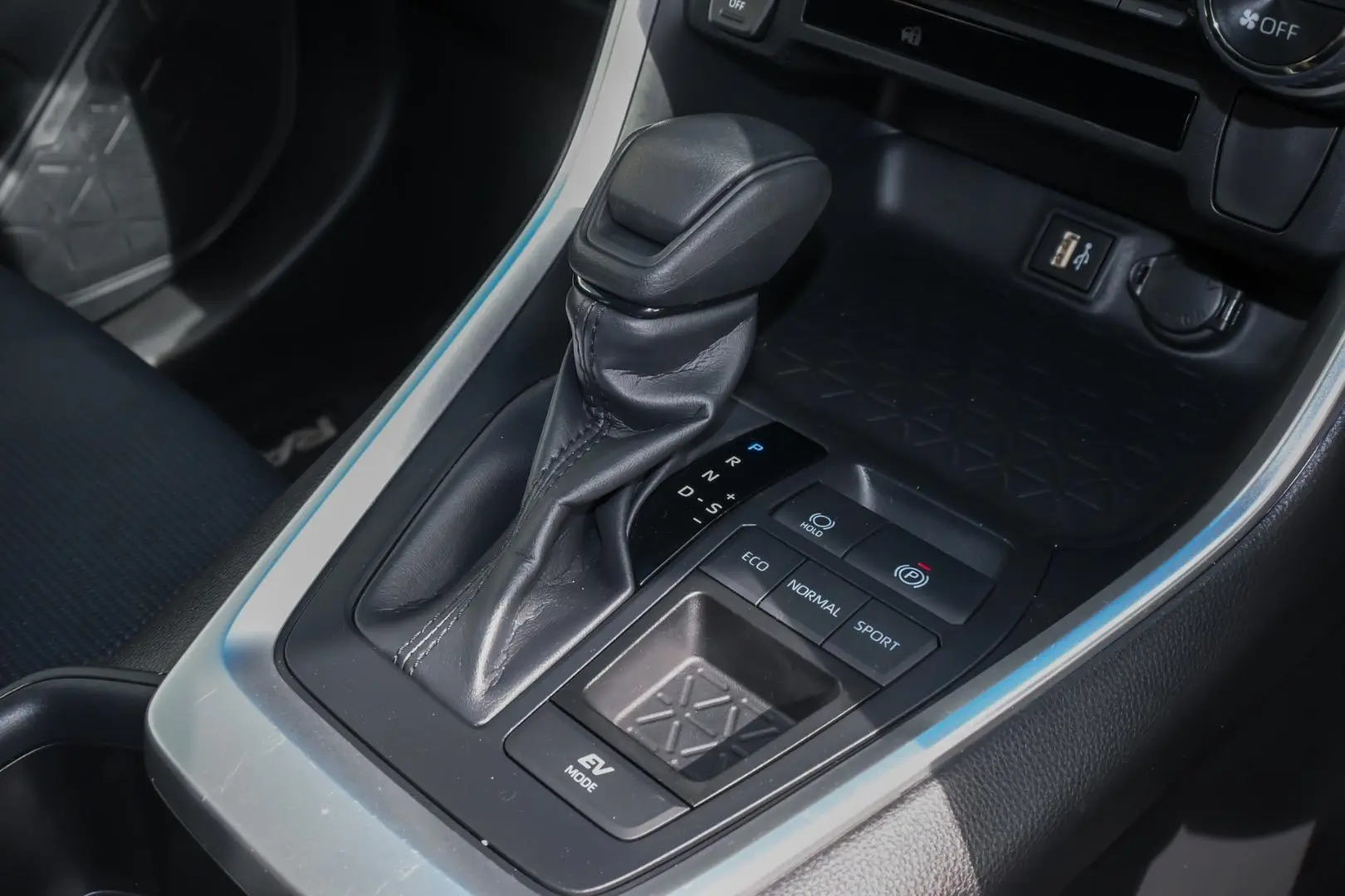 2025 Toyota RAV4 Gallery Image 14