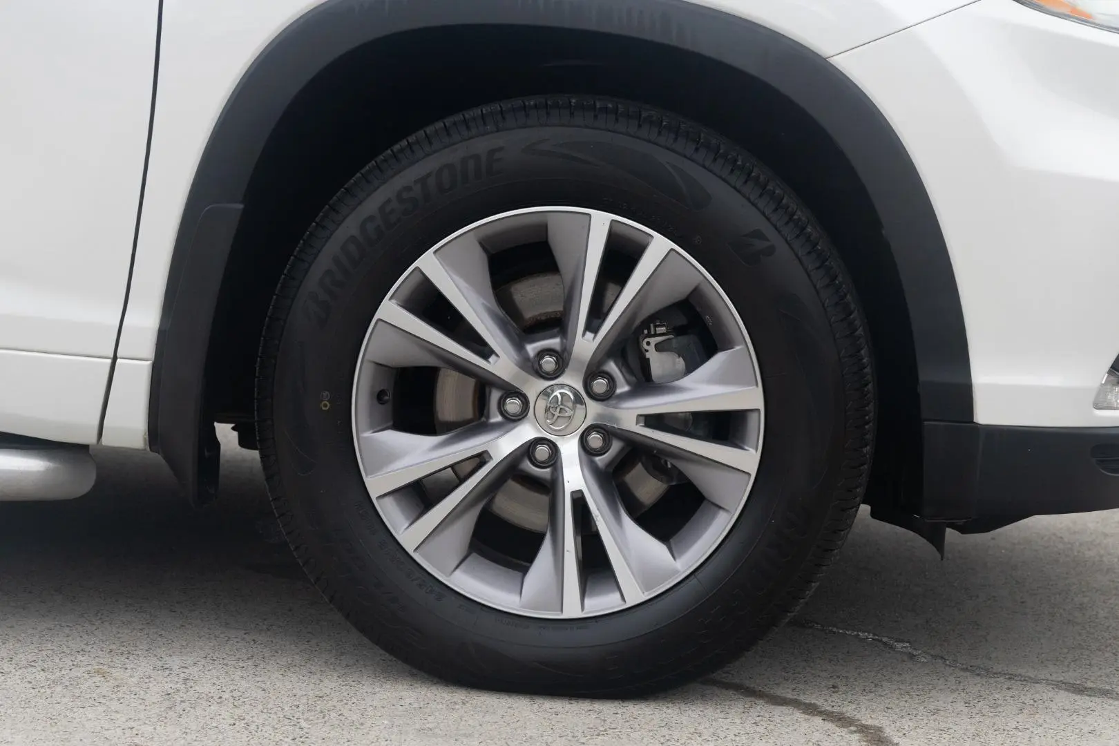 2014 Toyota Kluger Gallery Image 24