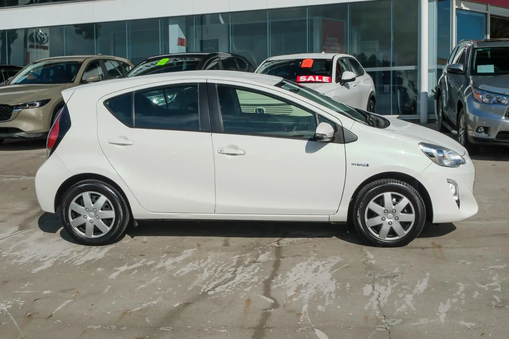 2016 Toyota Prius C Gallery Image 3