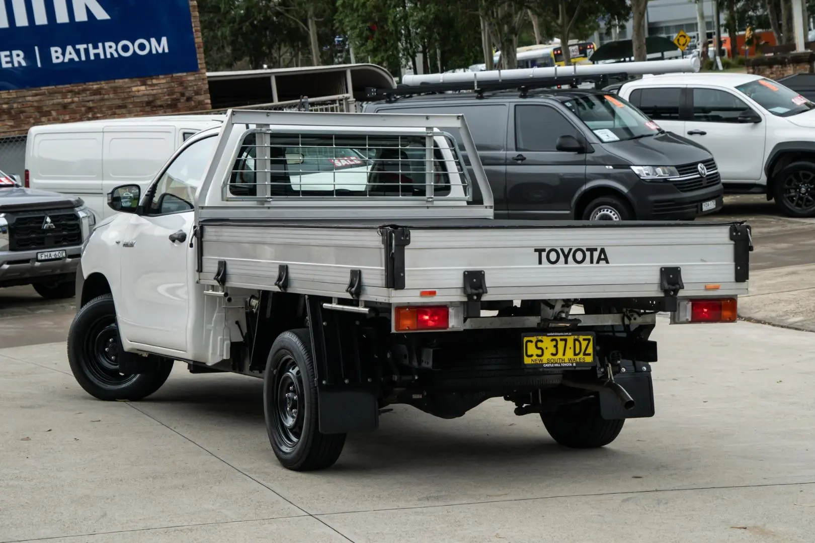 2018 Toyota Hilux Gallery Image 2
