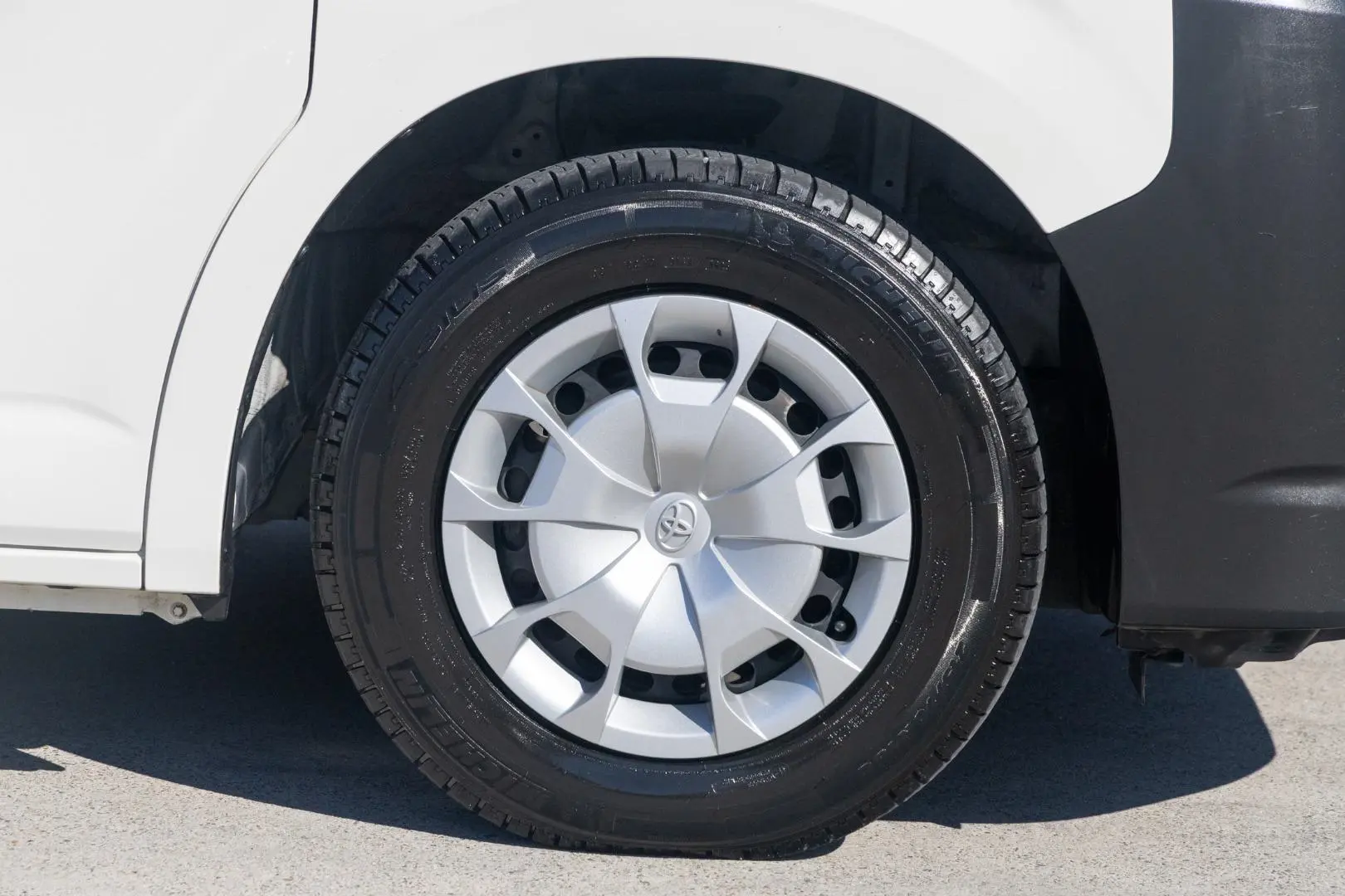 2022 Toyota Hiace Gallery Image 21