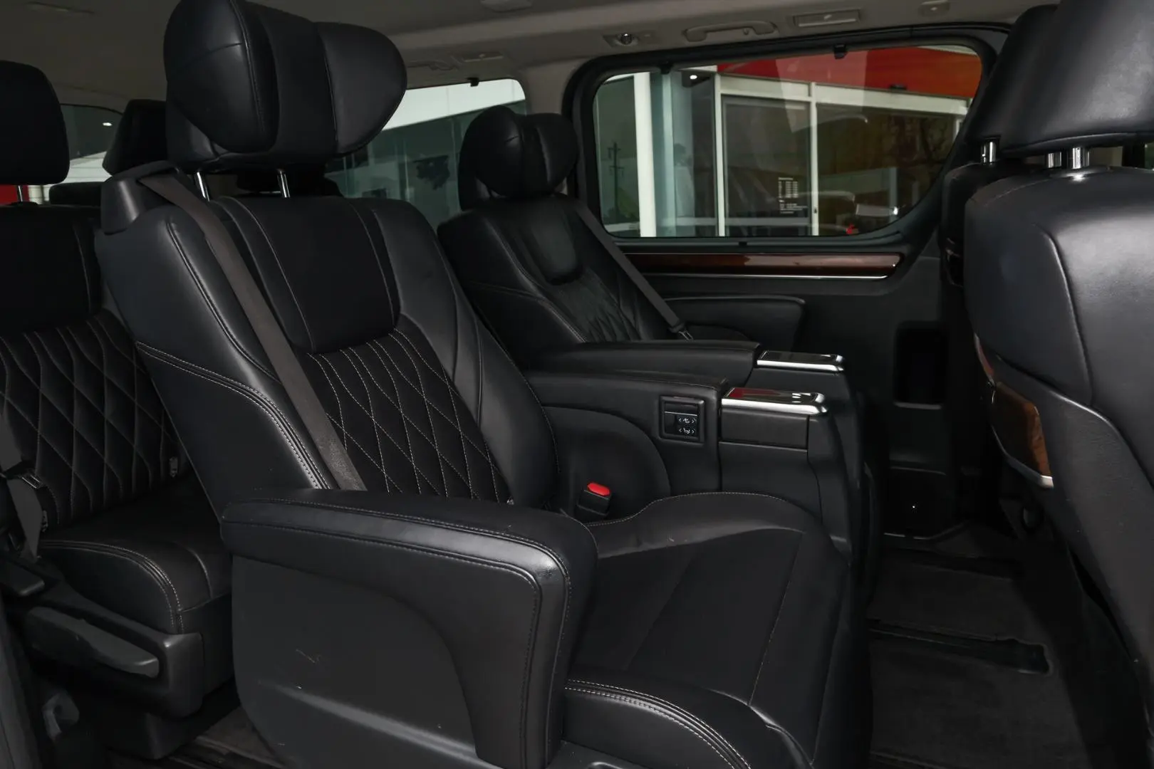 2019 Toyota Granvia Gallery Image 9