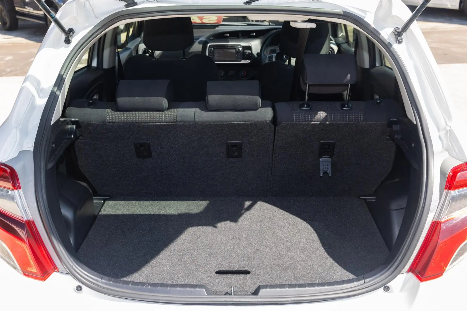 2015 Toyota Yaris Gallery Image 17