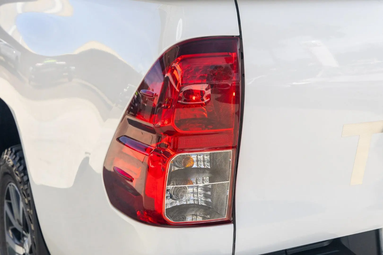 2019 Toyota Hilux Gallery Image 21