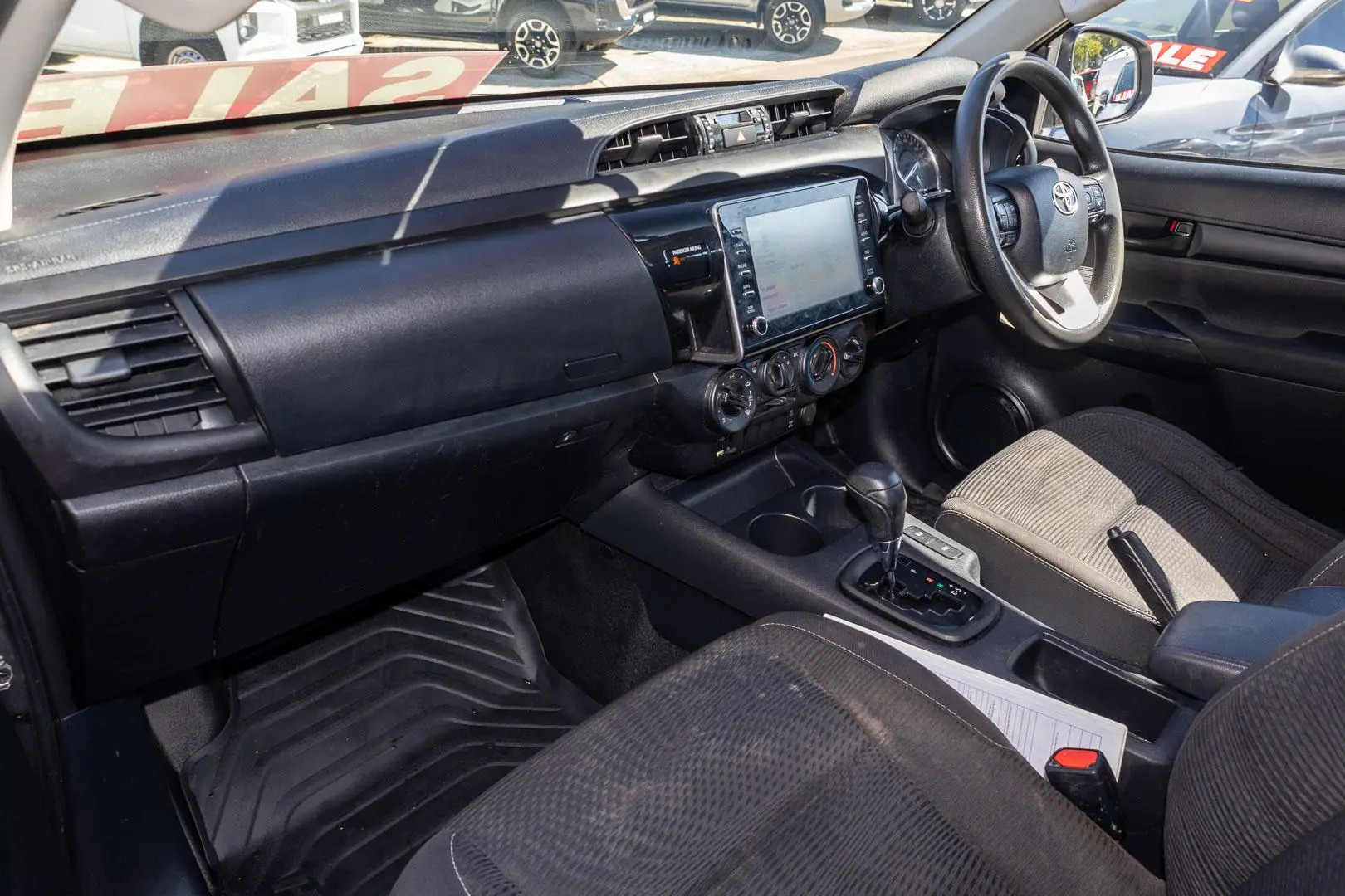 2022 Toyota Hilux Gallery Image 8