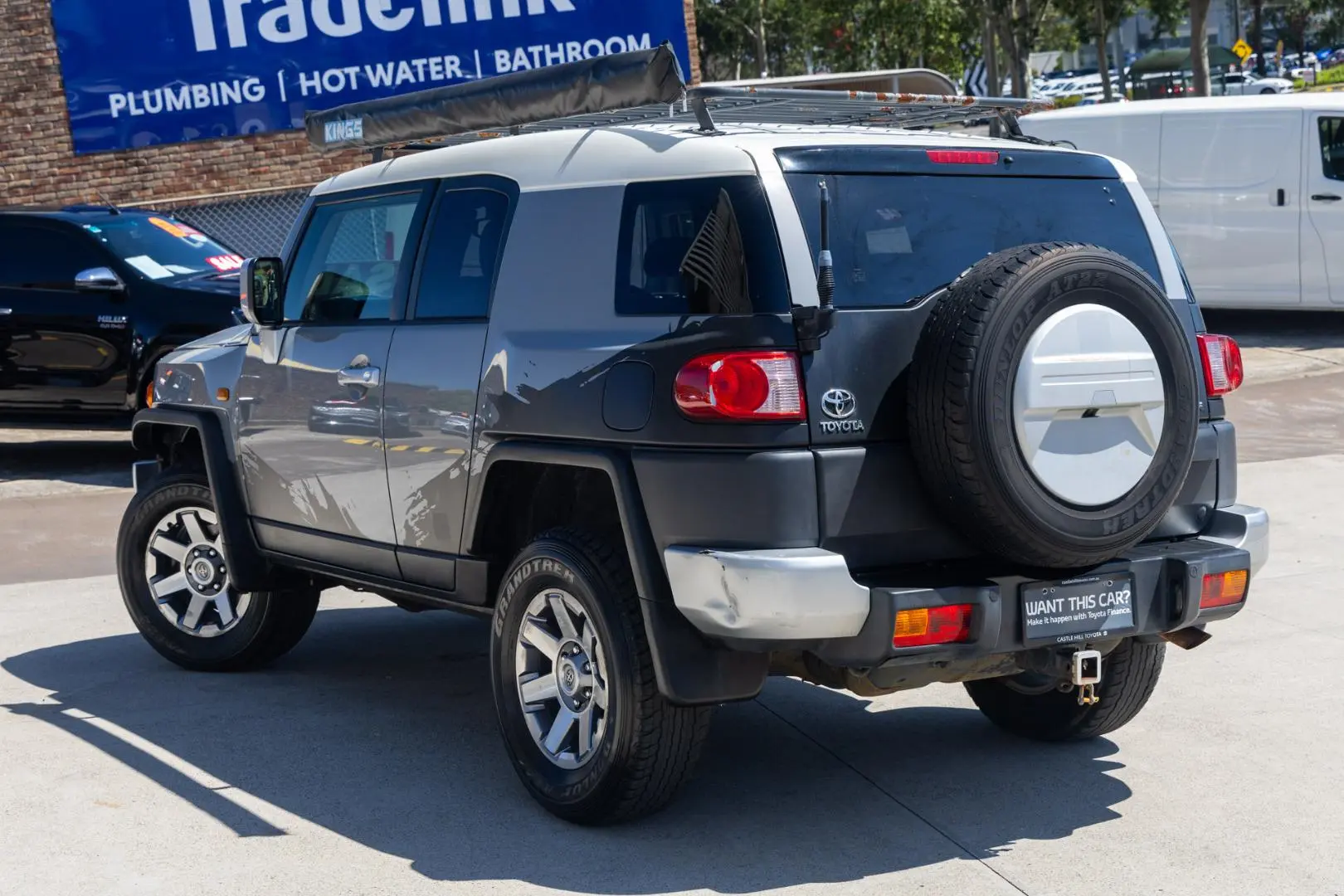 2015 Toyota FJ Cruiser Gallery Image 2