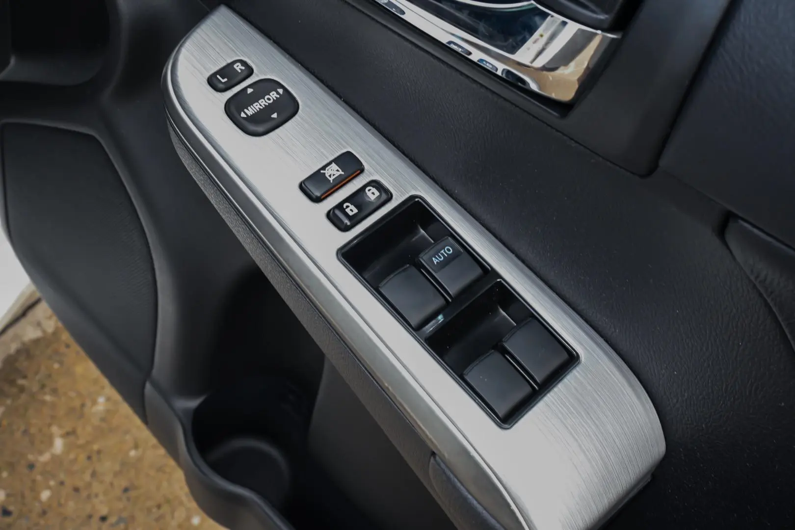 2012 Toyota Camry Gallery Image 10