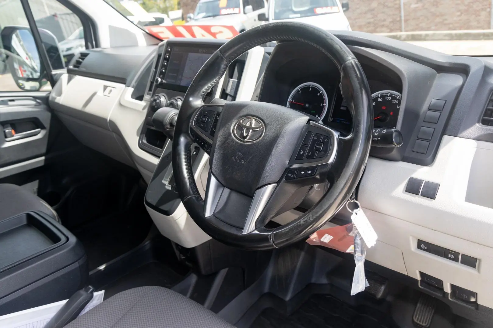 2022 Toyota Hiace Gallery Image 7