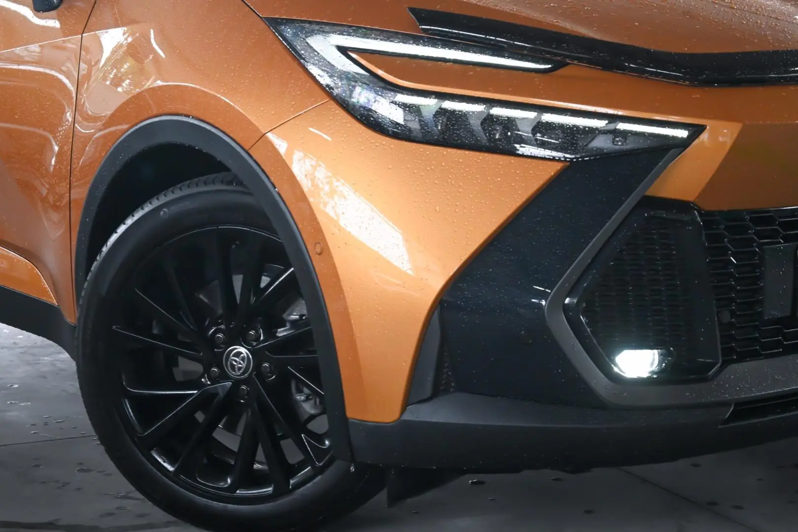 2025 Toyota C-HR Gallery Image 6