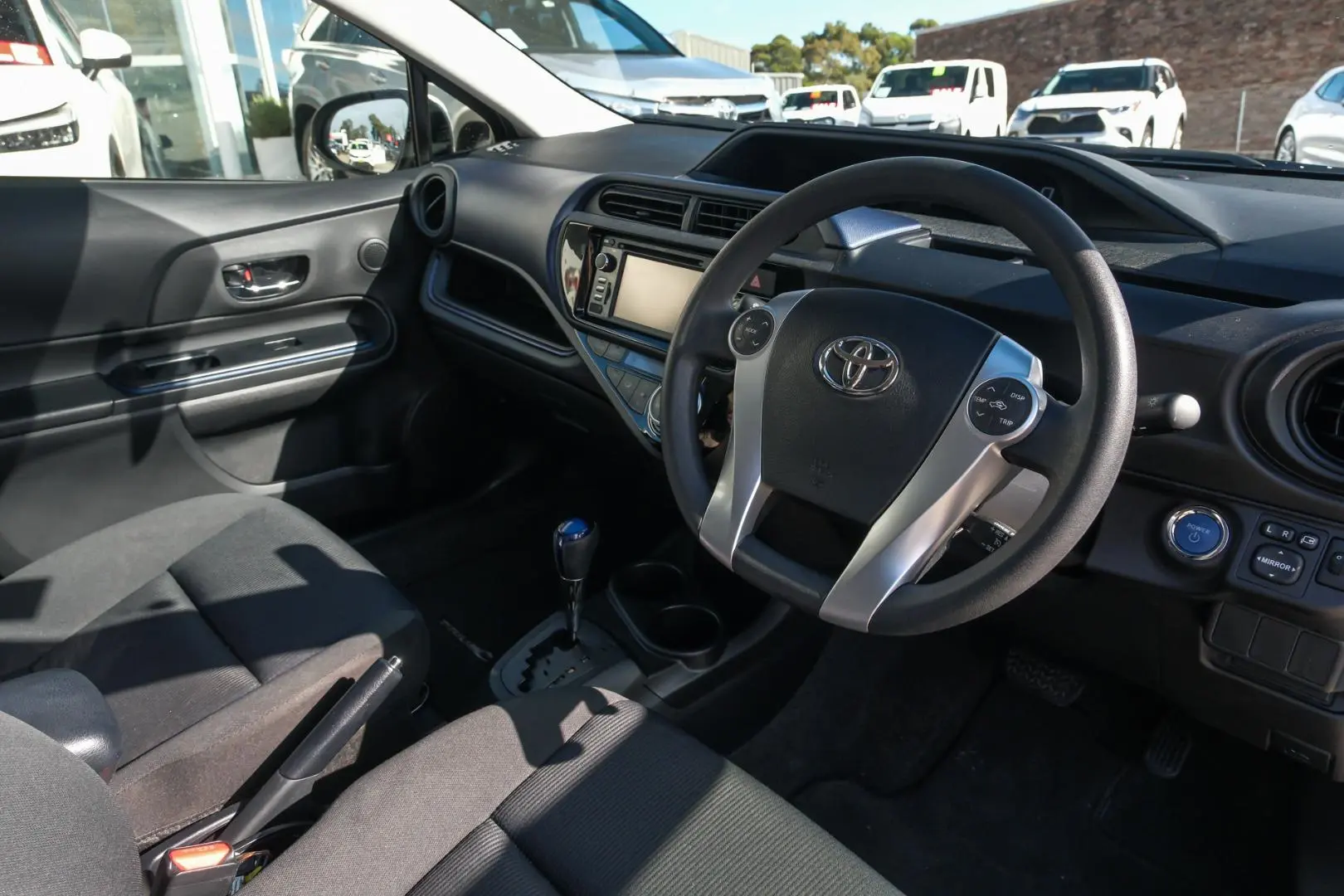 2016 Toyota Prius C Gallery Image 7