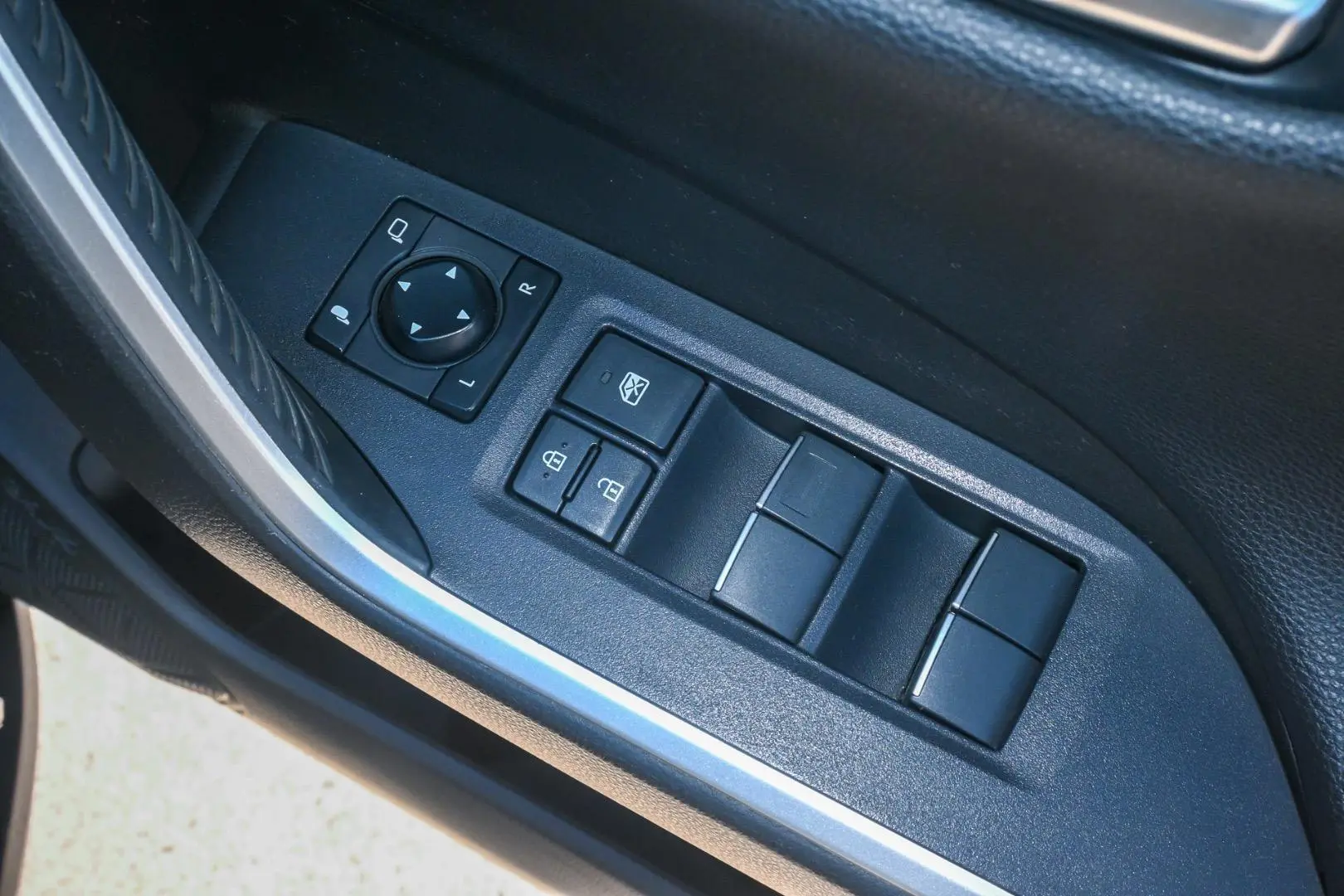 2019 Toyota RAV4 Gallery Image 10
