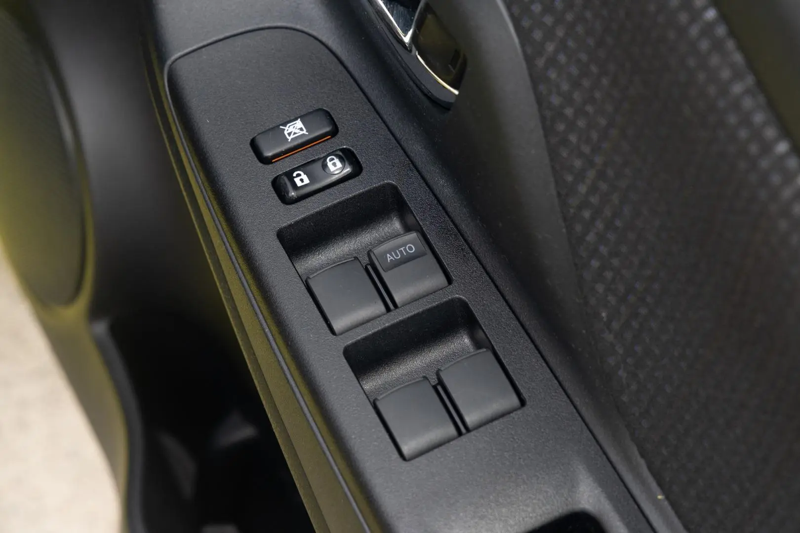 2017 Toyota Yaris Gallery Image 18