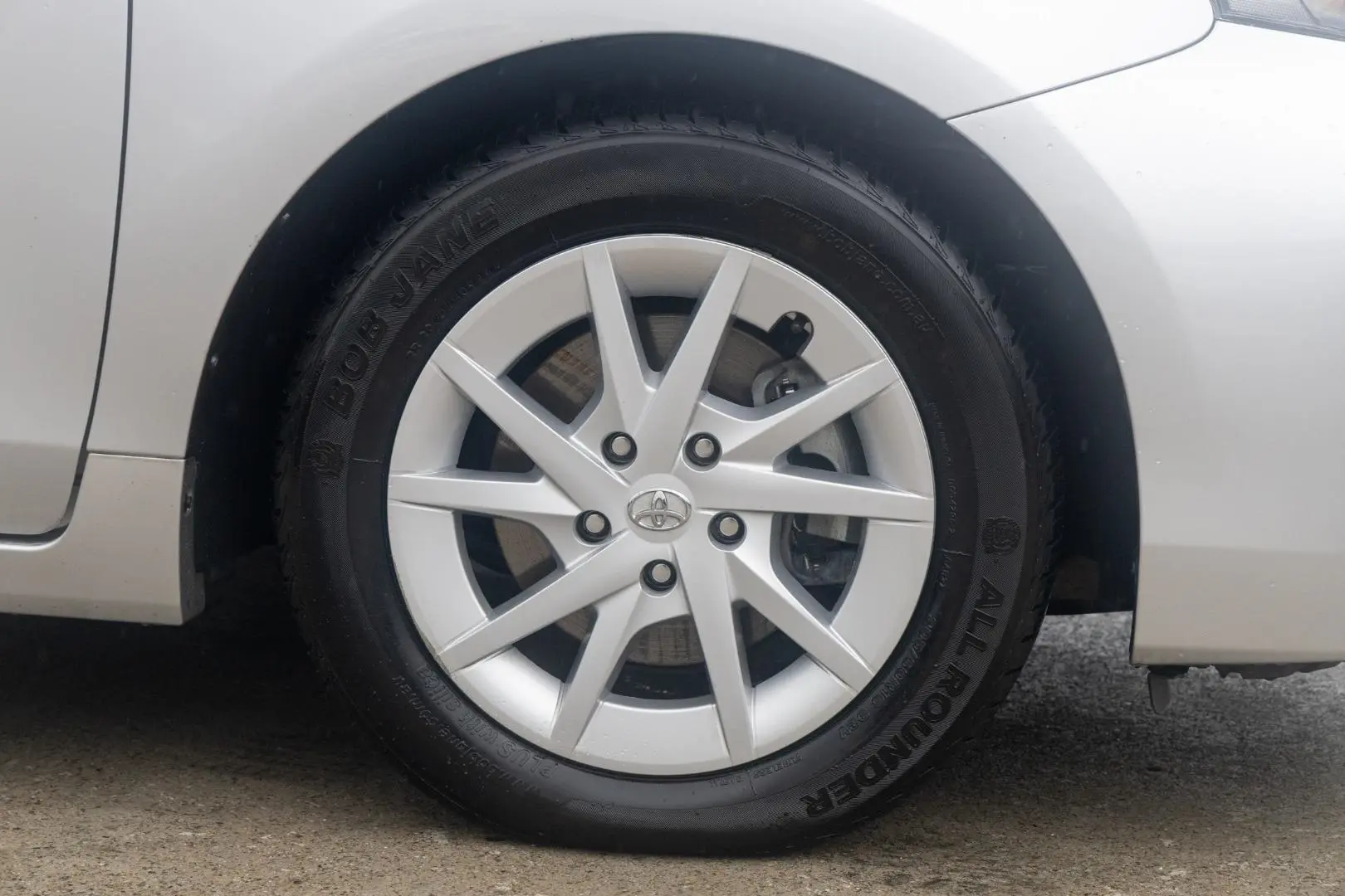 2016 Toyota Prius V Gallery Image 24