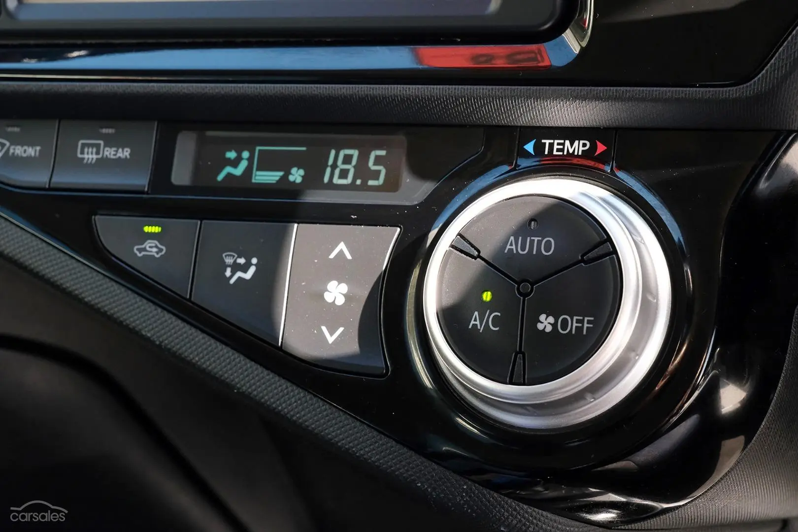 2016 Toyota Prius C Image 16
