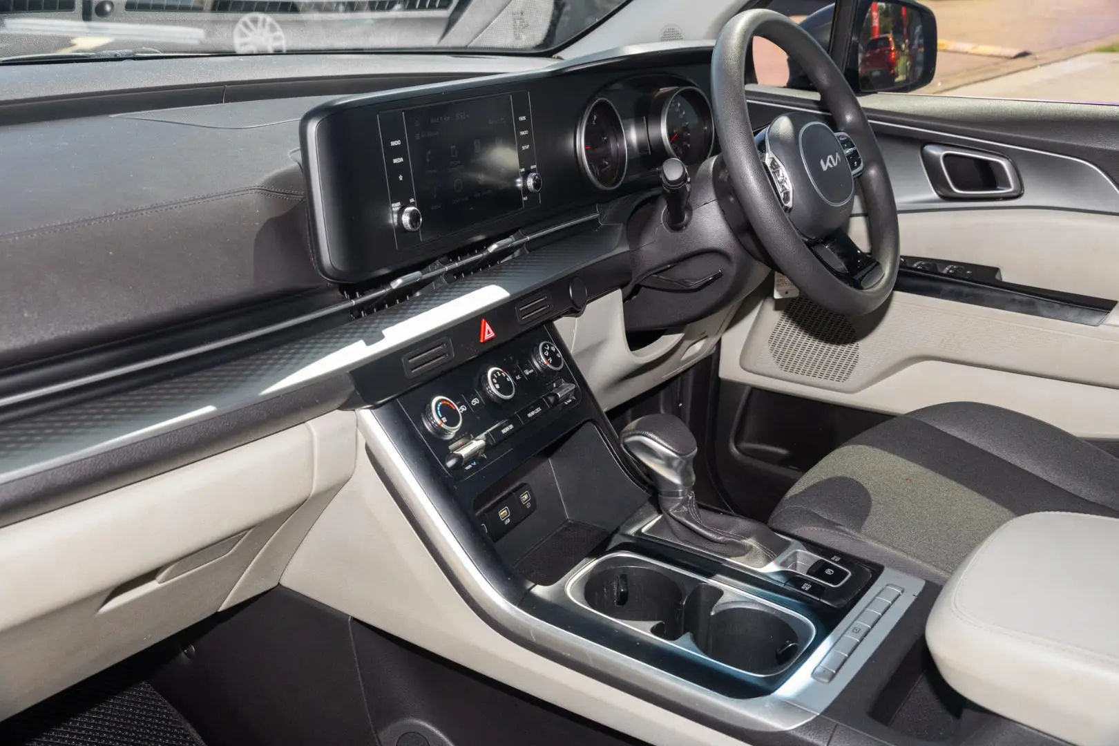 2021 Kia Carnival Gallery Image 8