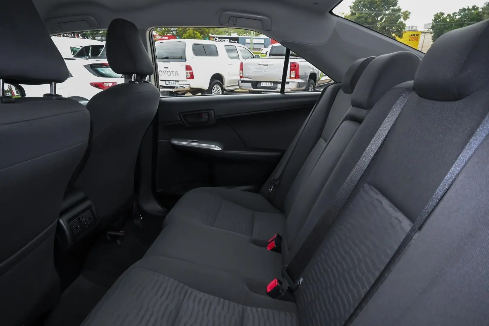 2017 Toyota Camry Gallery Image 9