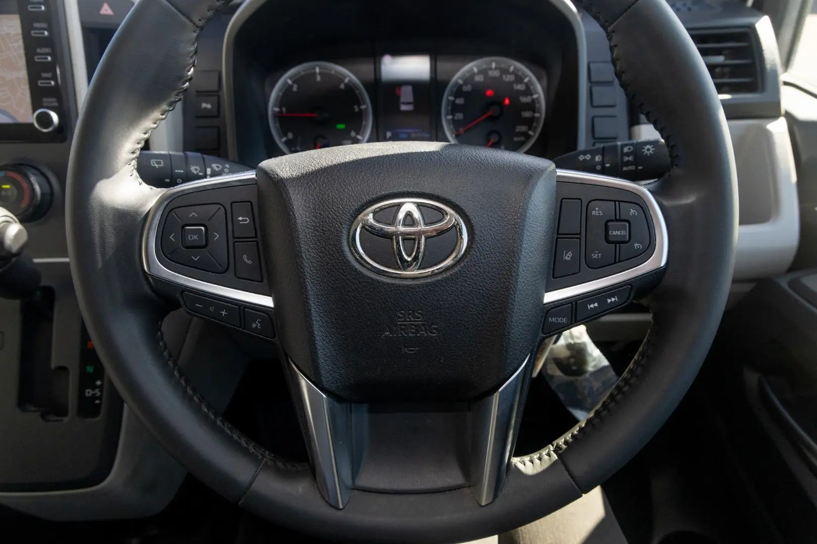 2022 Toyota Hiace Gallery Image 10