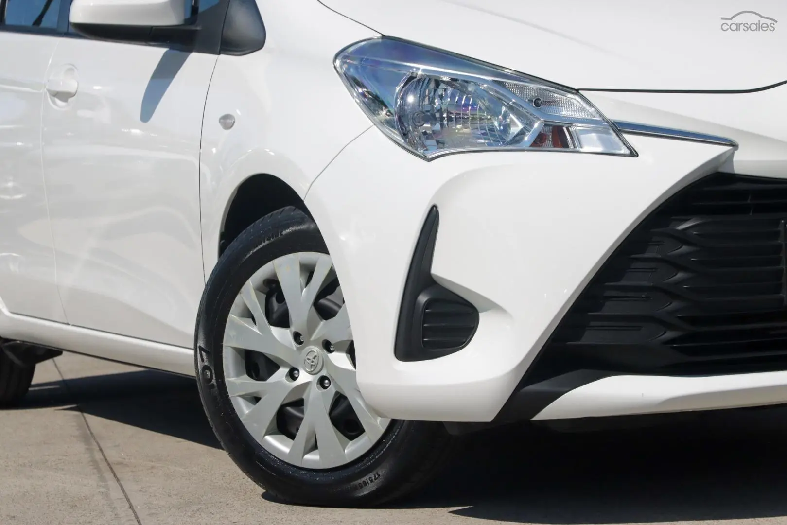 2017 Toyota Yaris Image 6