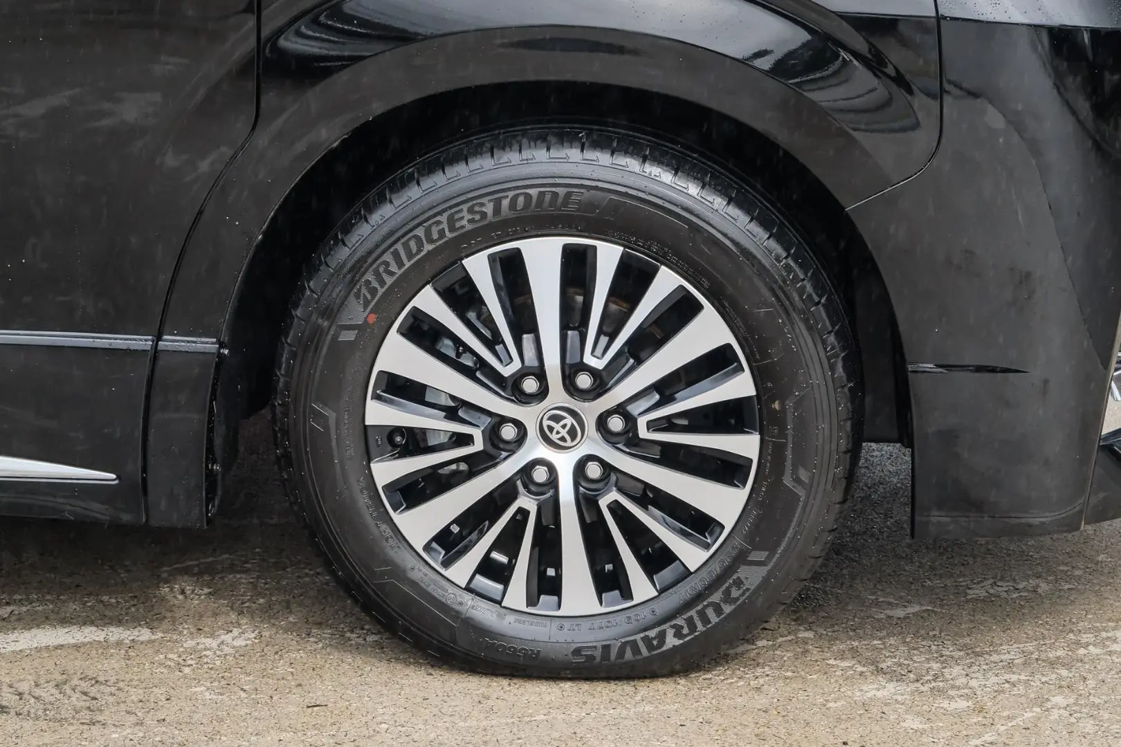 2023 Toyota Granvia Gallery Image 21