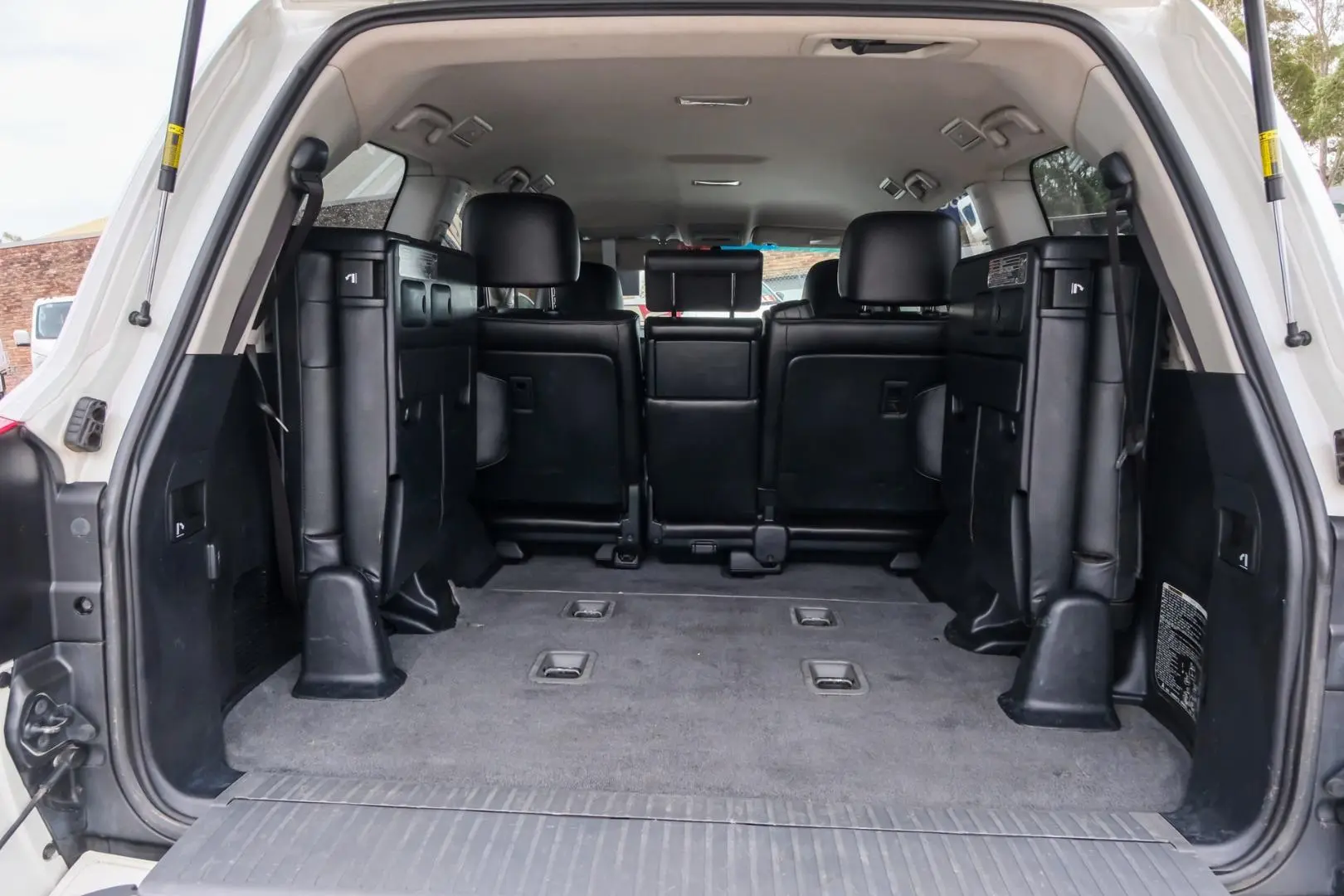 2014 Toyota Landcruiser Gallery Image 18