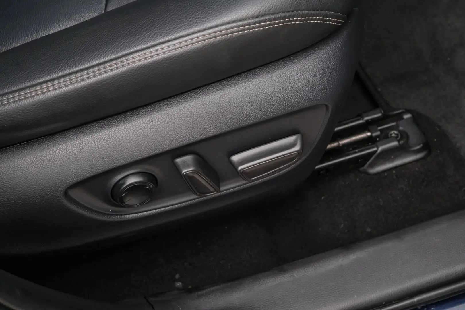 2020 Toyota RAV4 Gallery Image 16