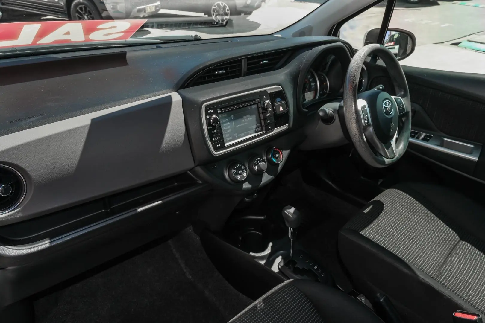 2016 Toyota Yaris Gallery Image 8