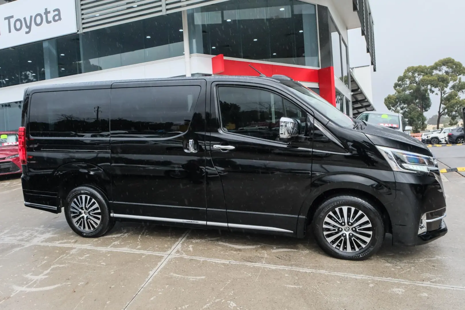 2023 Toyota Granvia Gallery Image 3