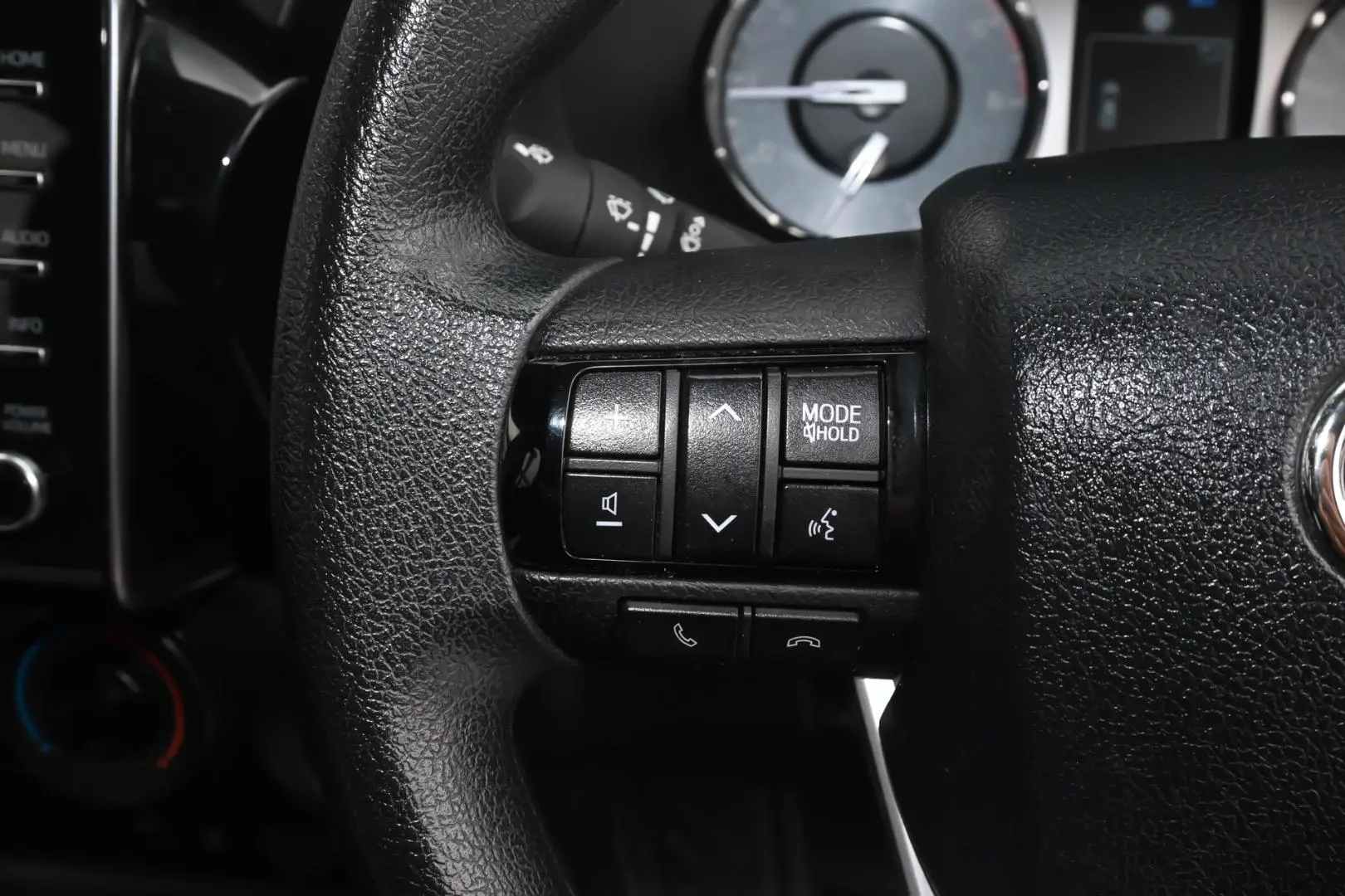 2022 Toyota Hilux Gallery Image 12