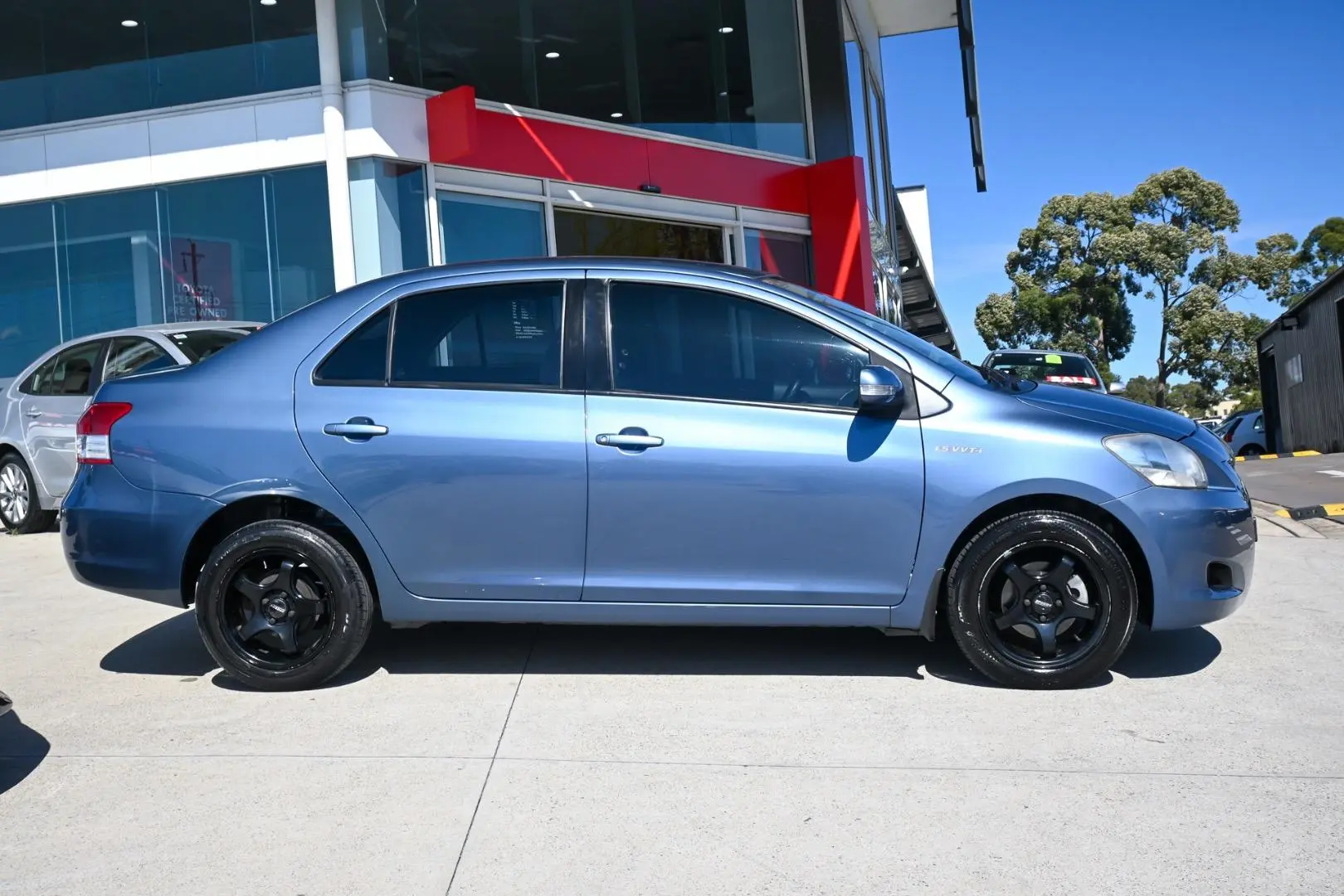 2010 Toyota Yaris Gallery Image 3