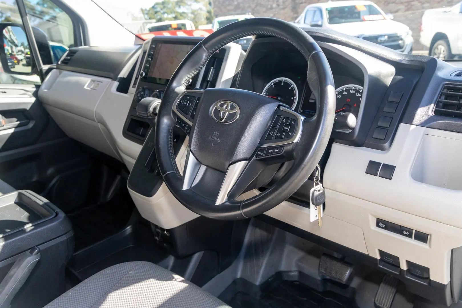 2022 Toyota Hiace Gallery Image 7