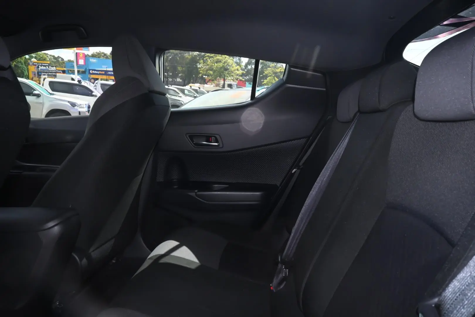 2020 Toyota C-HR Gallery Image 9