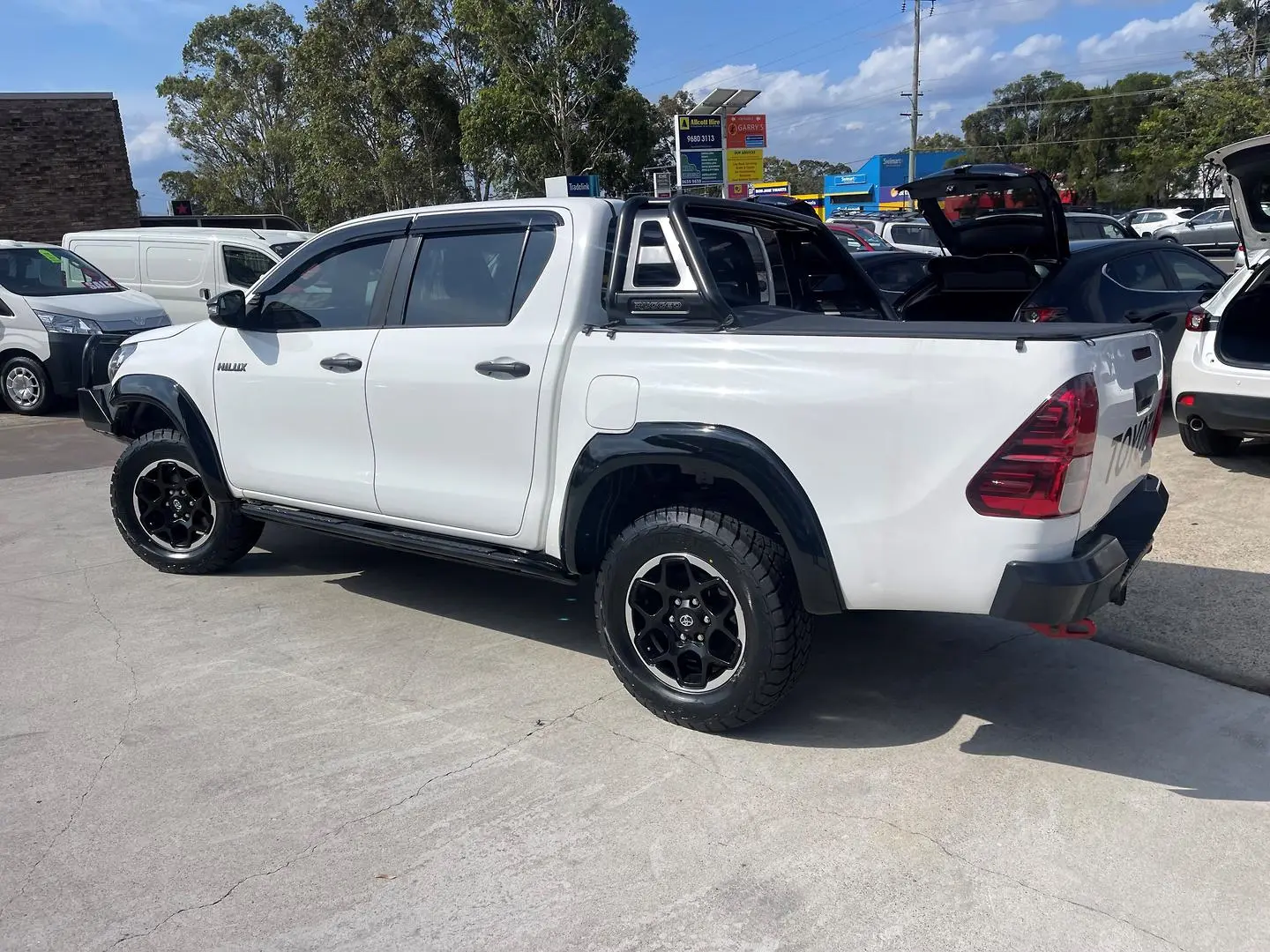 2018 Toyota Hilux Gallery Image 3