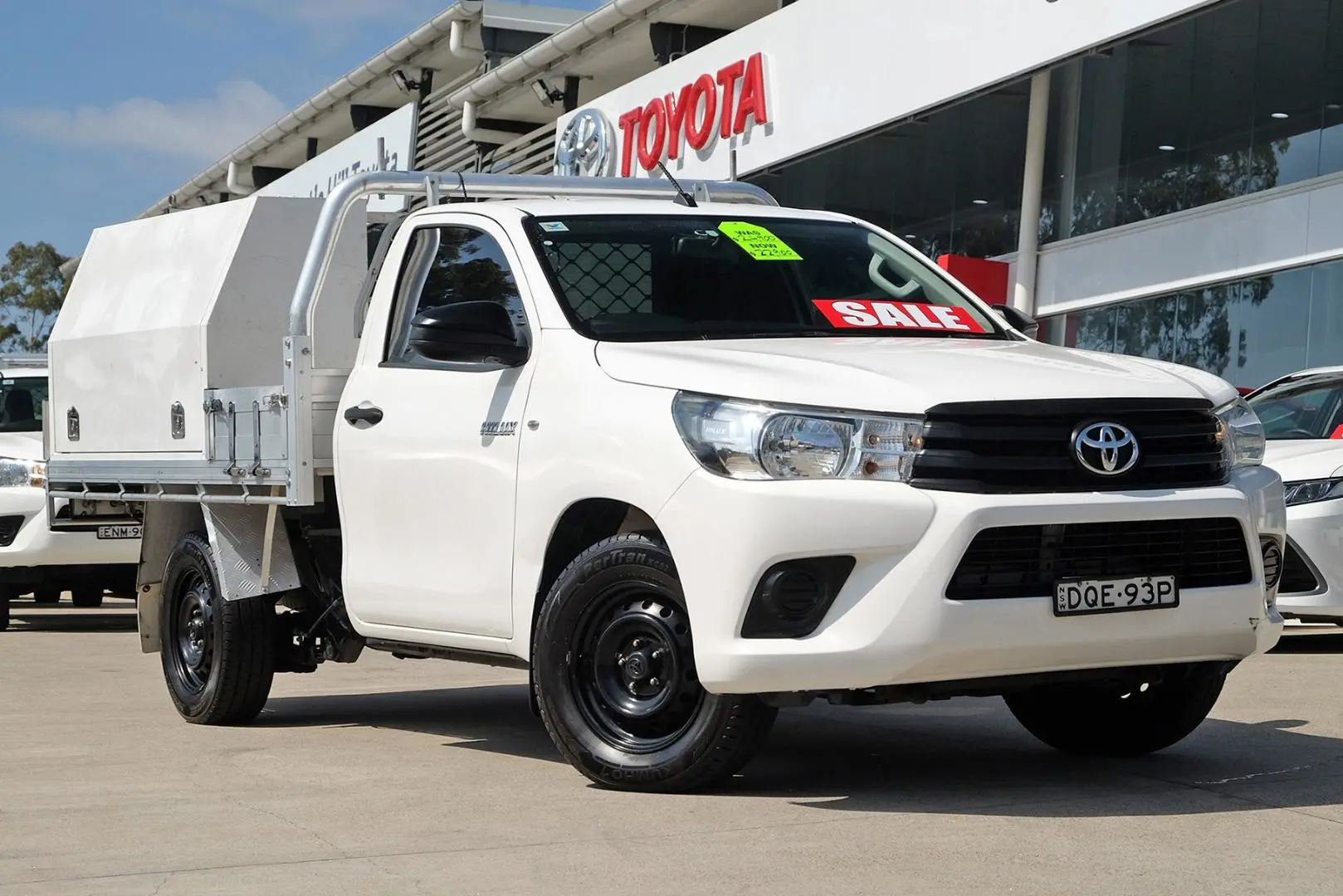 2017 Toyota Hilux Image 1