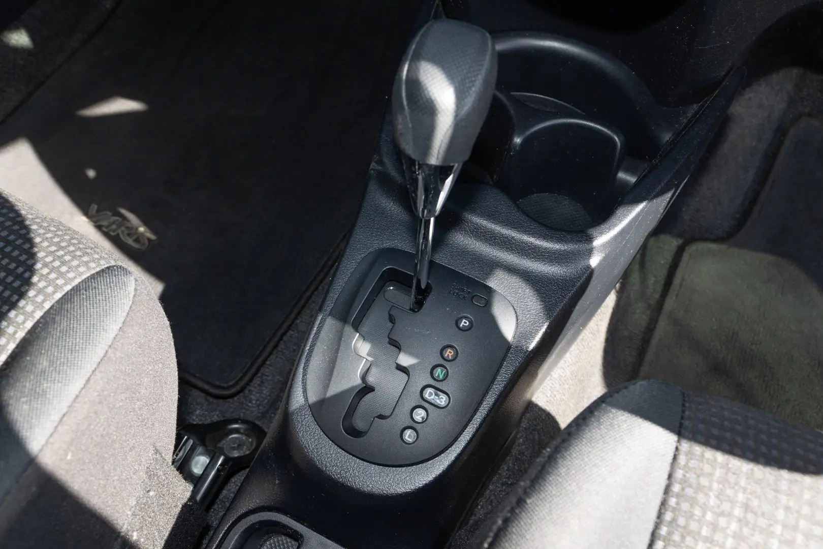 2016 Toyota Yaris Gallery Image 18