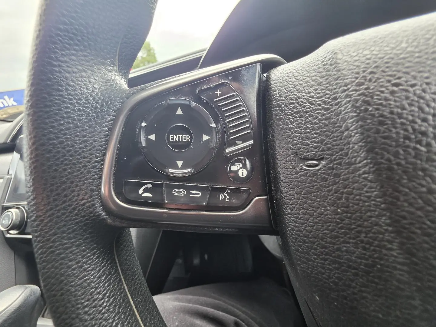 2017 Honda Civic Gallery Image 24