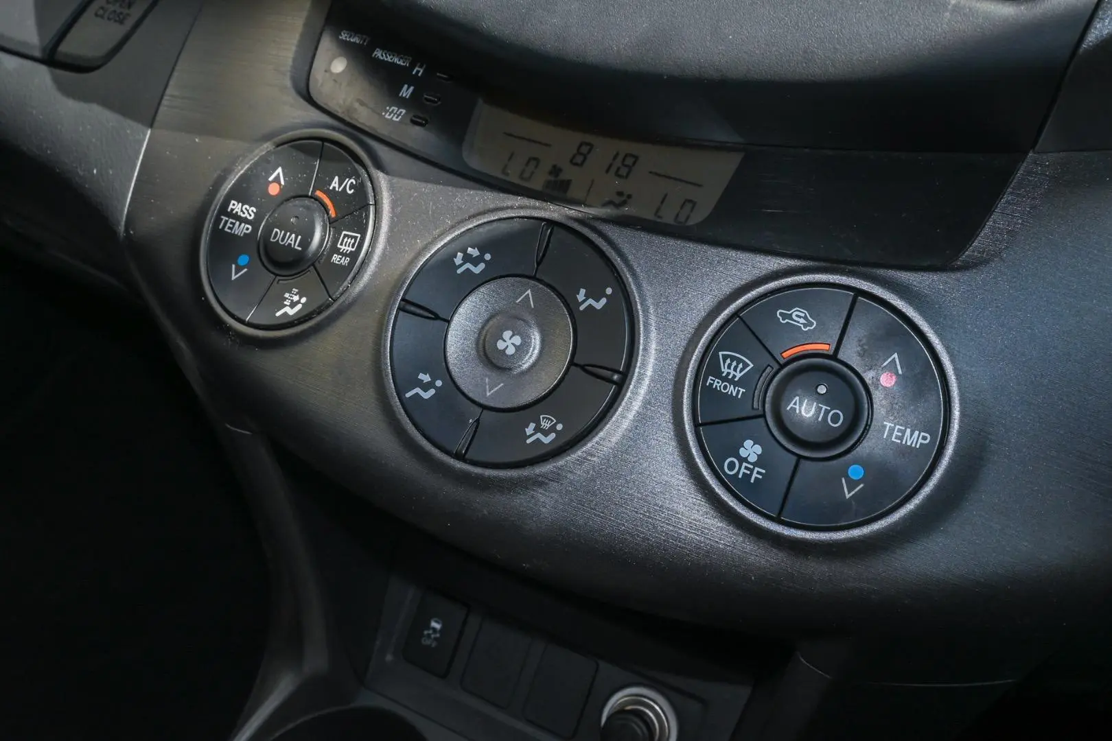 2012 Toyota RAV4 Gallery Image 17