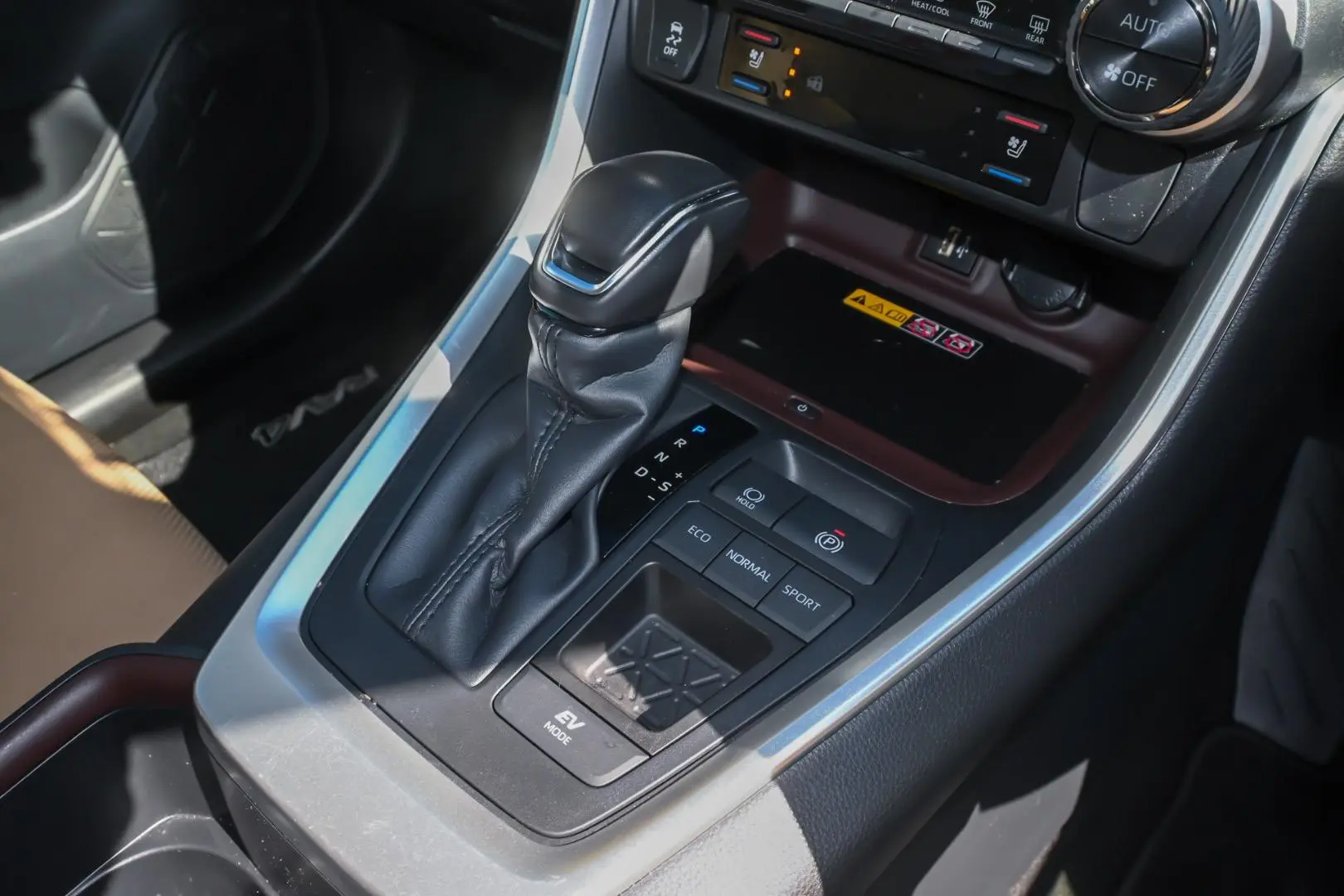 2025 Toyota RAV4 Gallery Image 15