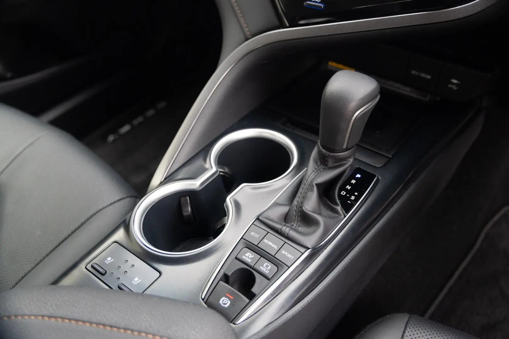 2020 Toyota Camry Gallery Image 7