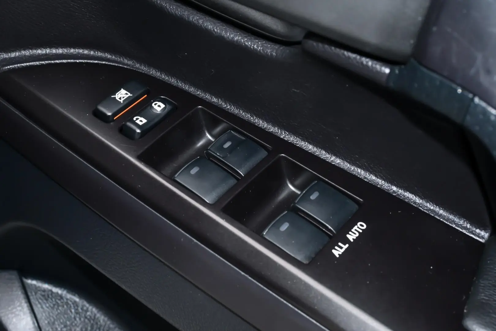 2016 Toyota Landcruiser Gallery Image 10